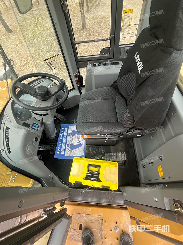 駕駛室工作臺(tái)（整機(jī)外觀及大件）