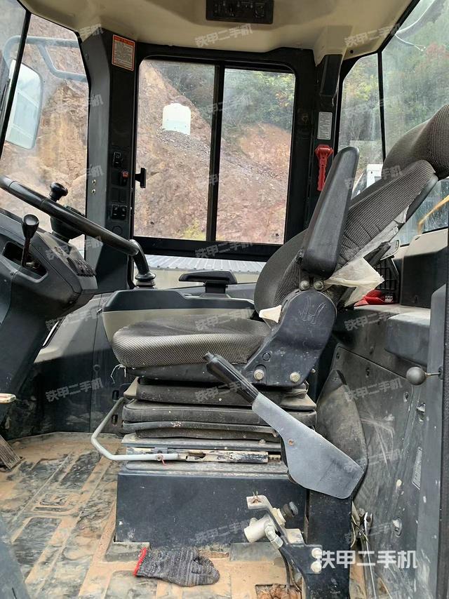 駕駛室工作臺(tái)（整機(jī)外觀及大件）