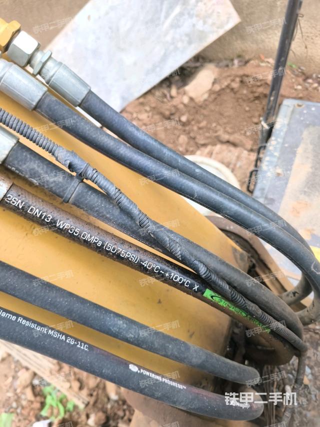 鏟斗右后整體(工作和回轉(zhuǎn)裝置) 鏟斗右后整體(工作和回轉(zhuǎn)裝置)