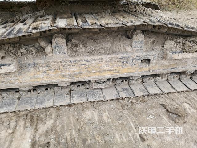 右側(cè)履帶整體(行走機(jī)構(gòu)) 右側(cè)履帶整體(行走機(jī)構(gòu))
