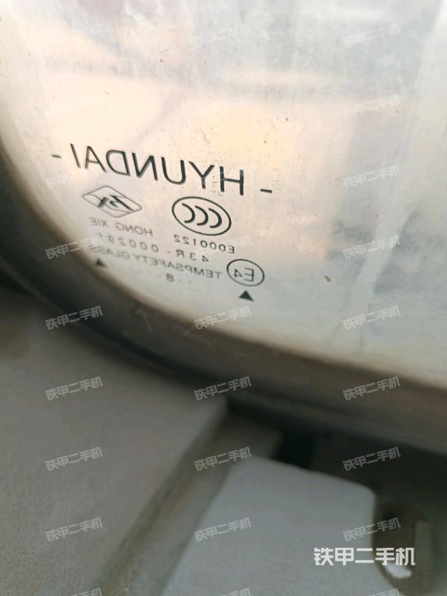 后窗玻璃角標（駕駛室部分）