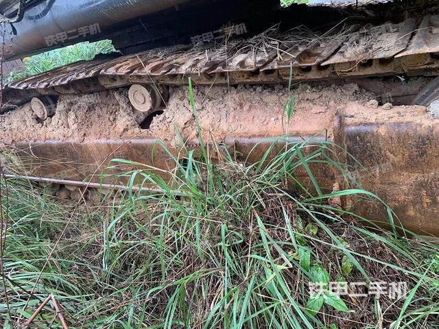 單側(cè)履帶整體(整機(jī)外觀) 單側(cè)履帶整體(整機(jī)外觀)
