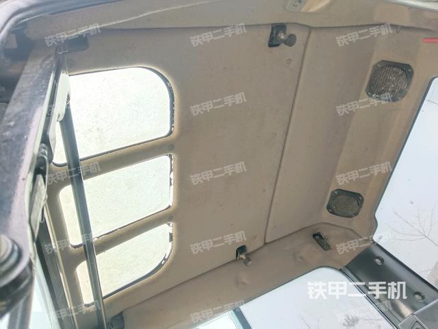 駕駛室頂部(整機外觀) 駕駛室頂部(整機外觀)