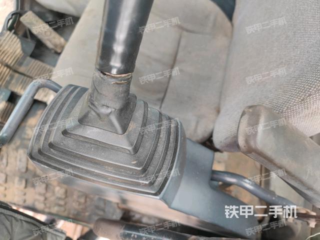 座椅右側(cè)控制臺/鑰匙門/油門/含右手柄(駕駛室部分) 座椅右側(cè)控制臺/鑰匙門/油門/含右手柄(駕駛室部分)