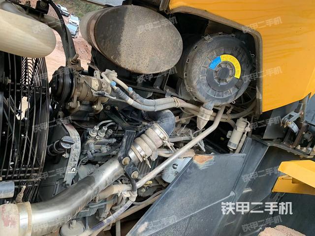 發(fā)動(dòng)機(jī)左側(cè)（整機(jī)外觀及大件）