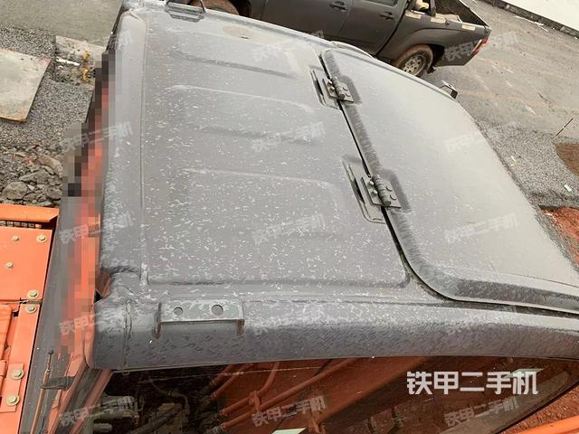 駕駛室頂部(整機(jī)外觀) 駕駛室頂部(整機(jī)外觀)
