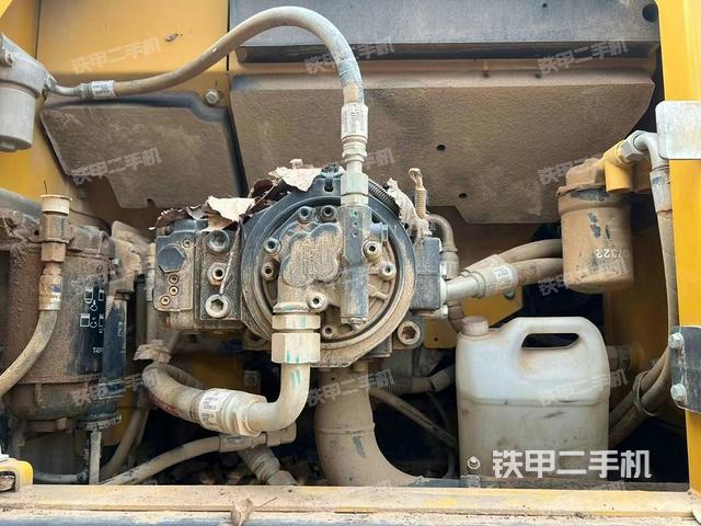 液壓泵艙室正面整體（整機(jī)外觀）