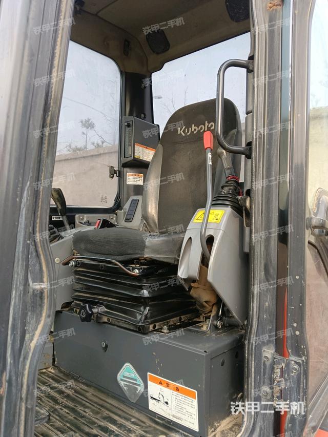 駕駛室整體(整機外觀) 駕駛室整體(整機外觀)