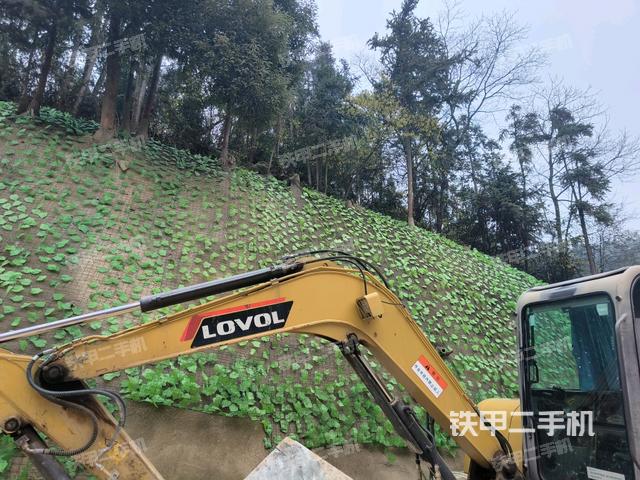 轉(zhuǎn)盤和下車架正前(工作和回轉(zhuǎn)裝置) 轉(zhuǎn)盤和下車架正前(工作和回轉(zhuǎn)裝置)