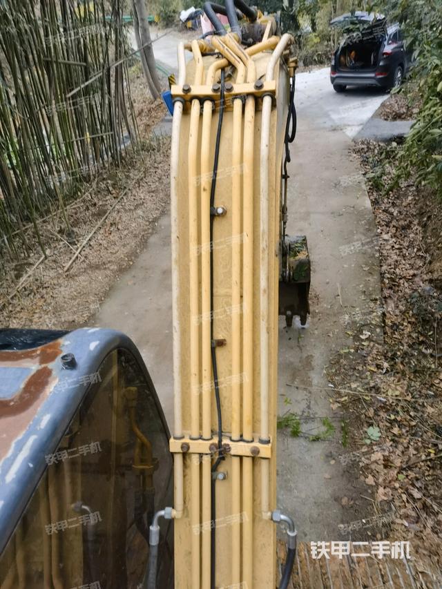 大臂背部俯視(工作和回轉(zhuǎn)裝置) 大臂背部俯視(工作和回轉(zhuǎn)裝置)