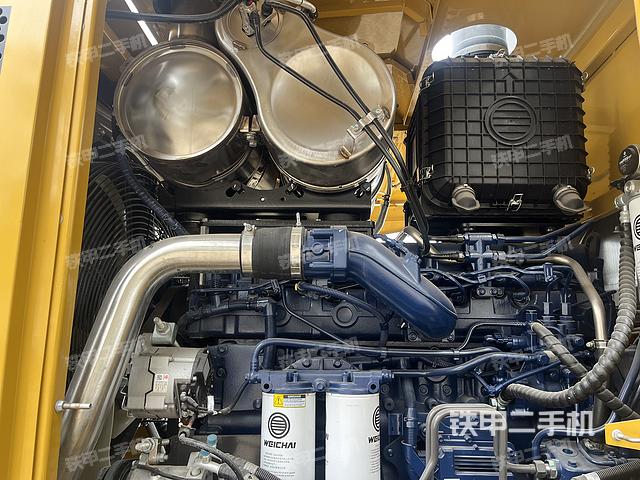 發(fā)動(dòng)機(jī)右側(cè)（整機(jī)外觀及大件）