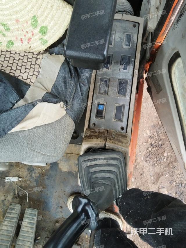 座椅左側(cè)控制臺(tái)/音響/含左手柄（駕駛室部分）