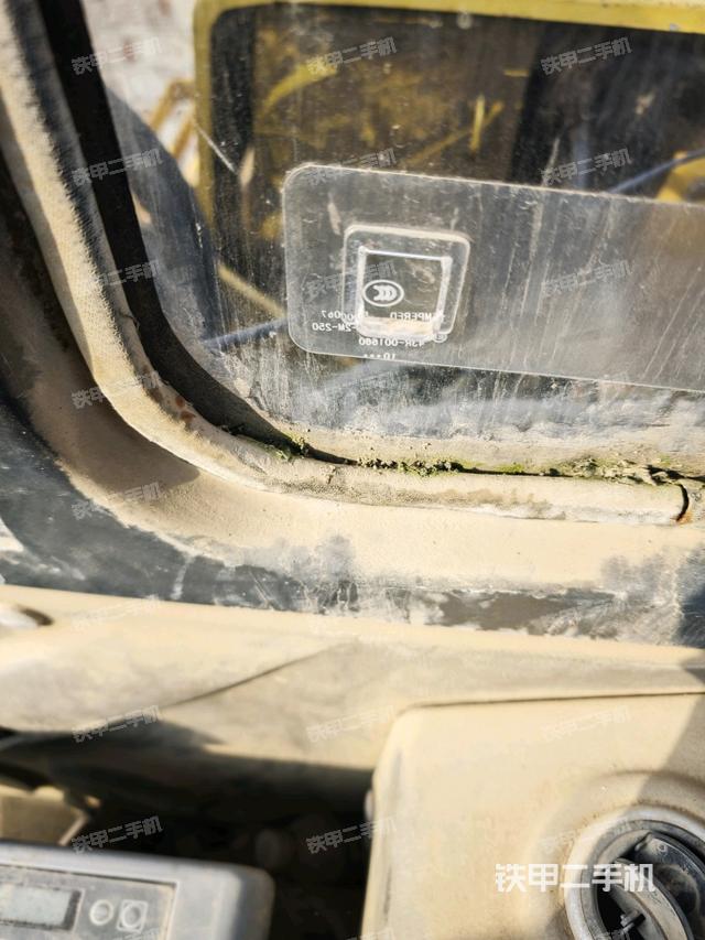 后窗玻璃角標(biāo)（駕駛室部分）