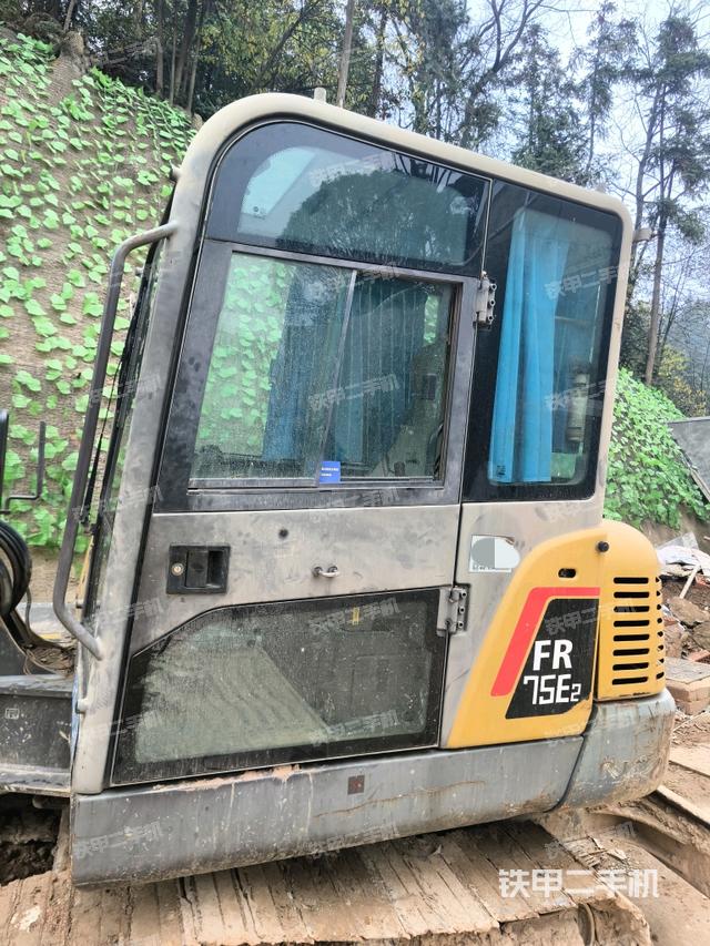 ?駕駛室正側(cè)(駕駛室部分) ?駕駛室正側(cè)(駕駛室部分)