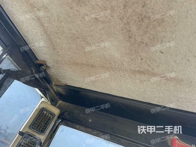 駕駛室頂部(整機外觀) 駕駛室頂部(整機外觀)