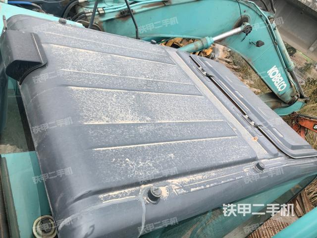 駕駛室頂部俯視(上車(chē)部件) 駕駛室頂部俯視(上車(chē)部件)