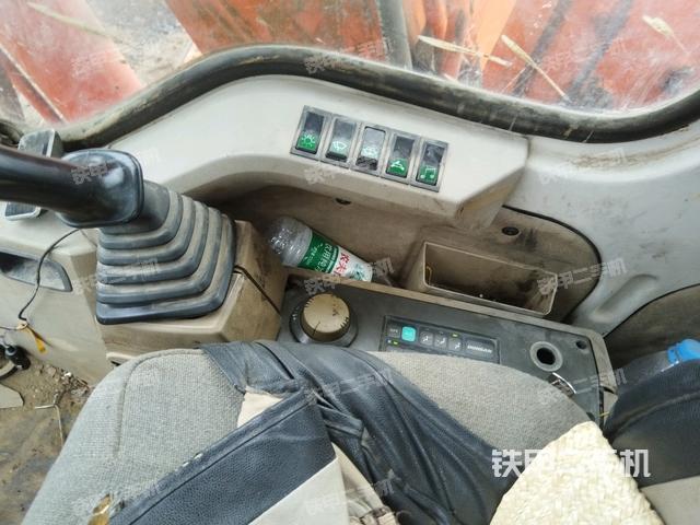 座椅右側(cè)控制臺(tái)/鑰匙門/油門/含右手柄（駕駛室部分）