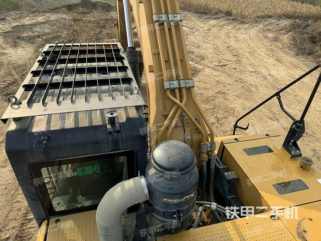 駕駛室頂部(整機外觀) 駕駛室頂部(整機外觀)
