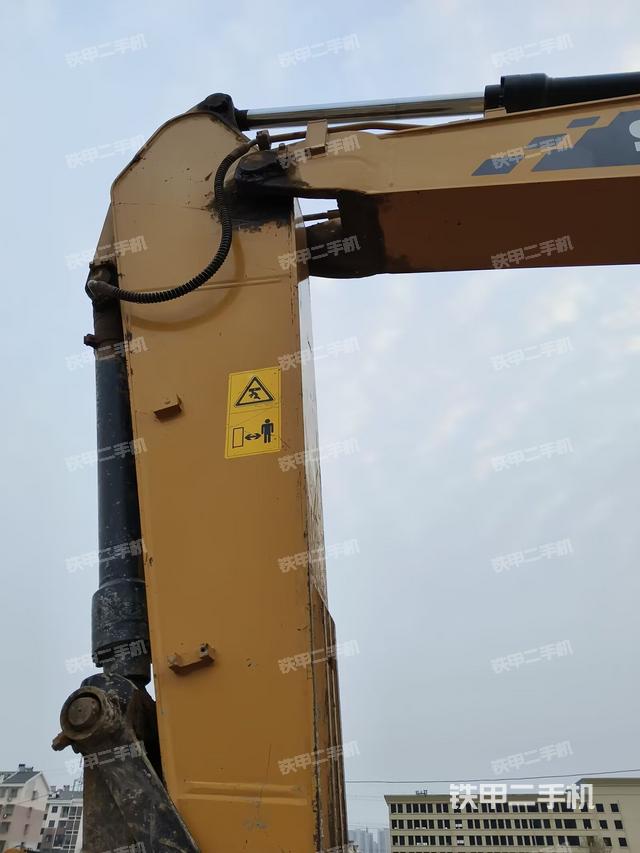 小臂整体左后(工作和回转装置) 小臂整体左后(工作和回转装置)