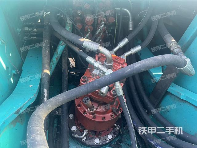 回轉(zhuǎn)馬達(dá)和主控閥（整機(jī)外觀）