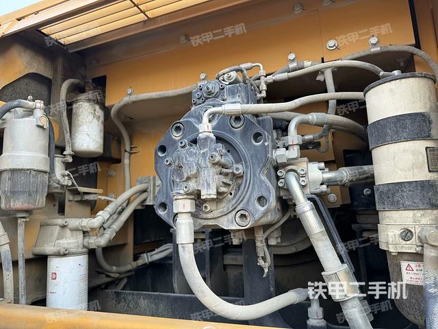 液壓泵艙室正面整體(整機外觀) 液壓泵艙室正面整體(整機外觀)