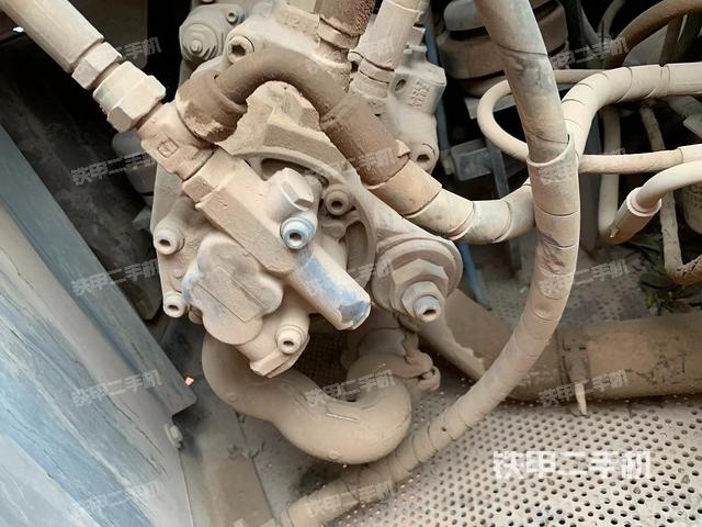 液壓泵艙室正面整體(整機(jī)外觀) 液壓泵艙室正面整體(整機(jī)外觀)