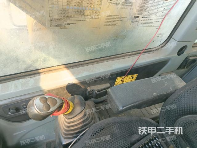 座椅右側(cè)控制臺/鑰匙門/油門/含右手柄（駕駛室部分）