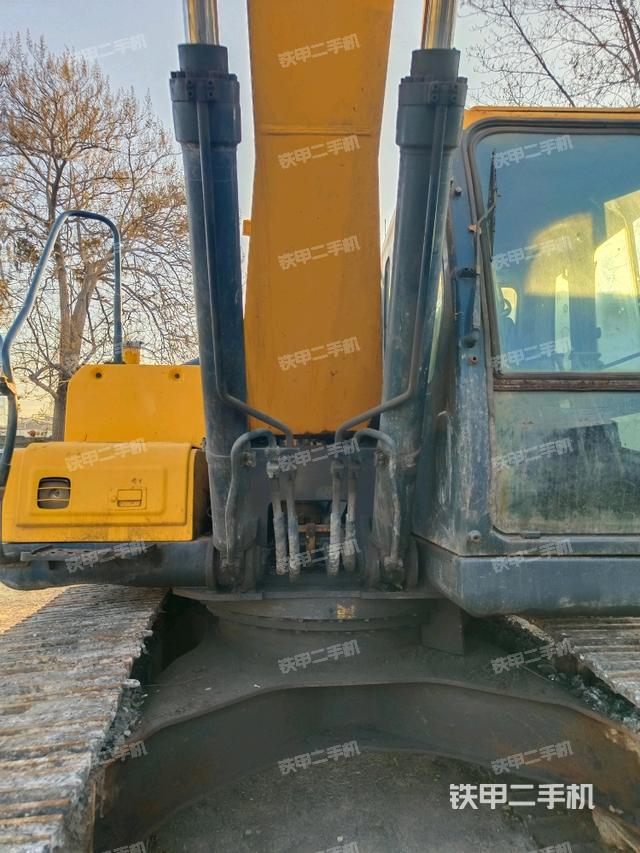 大臂油缸整體?豎拍（工作和回轉(zhuǎn)裝置）