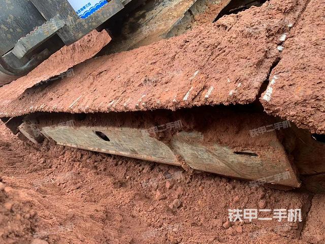 單側(cè)履帶整體(整機(jī)外觀) 單側(cè)履帶整體(整機(jī)外觀)