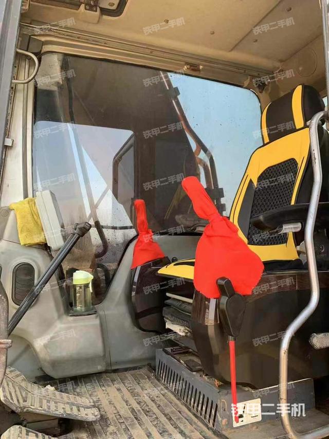 駕駛室整體（整機外觀）