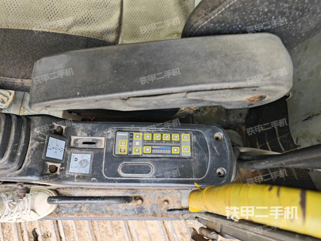 座椅左側(cè)控制臺/音響/含左手柄（駕駛室部分）