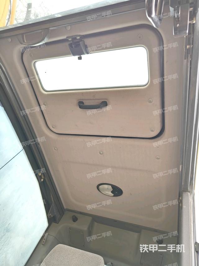 左后方玻璃角標（駕駛室部分）