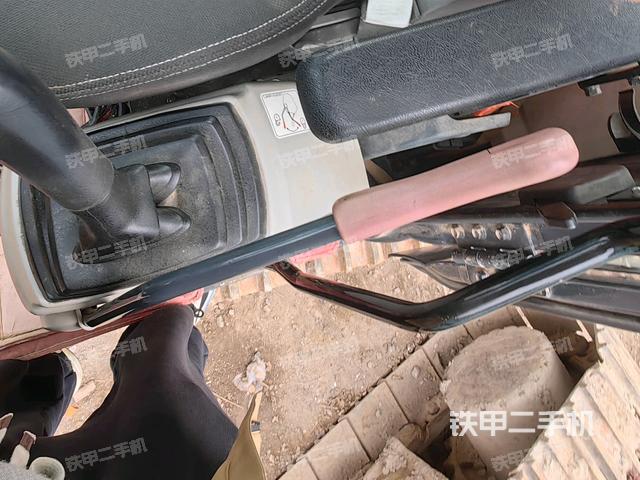 座椅左側(cè)控制臺(tái)/音響/含左手柄(駕駛室部分) 座椅左側(cè)控制臺(tái)/音響/含左手柄(駕駛室部分)