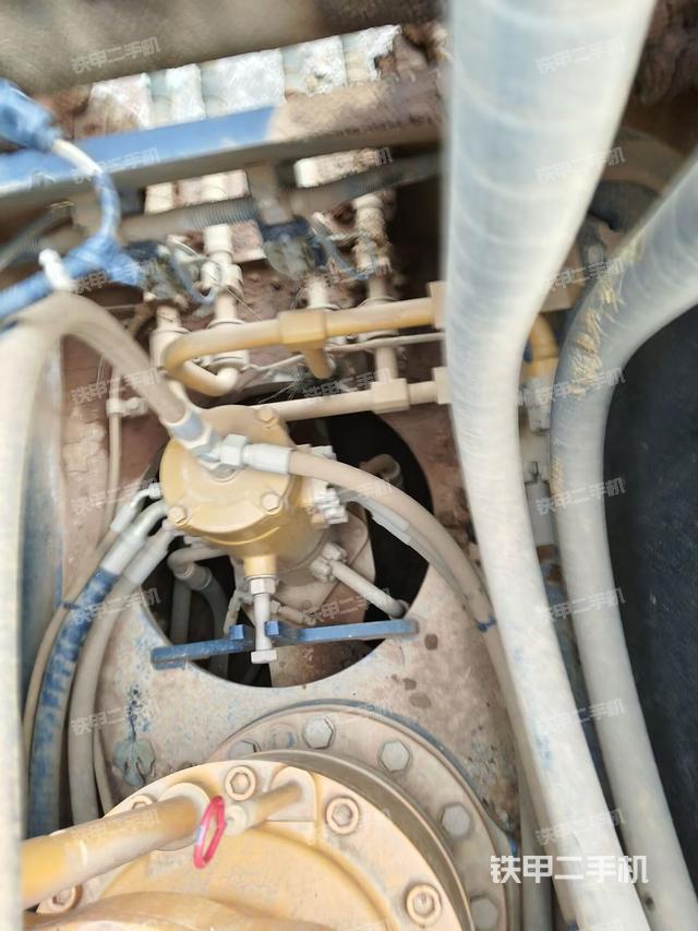 中央回转接头特写(上车部件) 中央回转接头特写(上车部件)