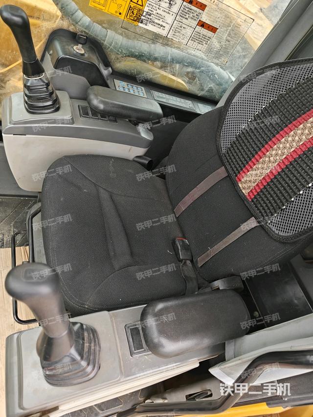 座椅左側(cè)控制臺/音響/含左手柄（駕駛室部分）