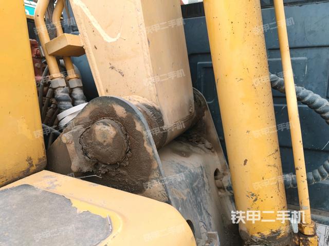 大臂根部?斜（工作和回轉(zhuǎn)裝置）