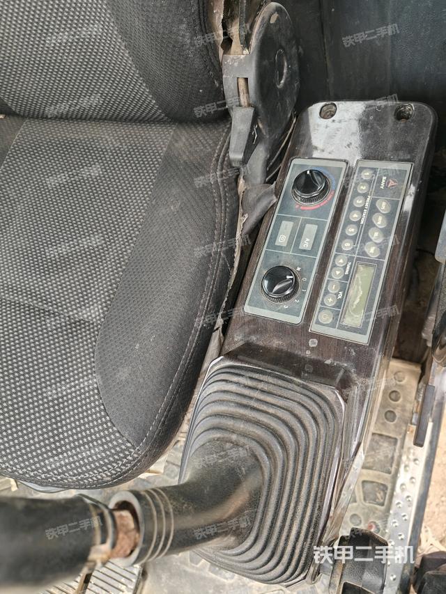 座椅左側控制臺/音響/含左手柄（駕駛室部分）