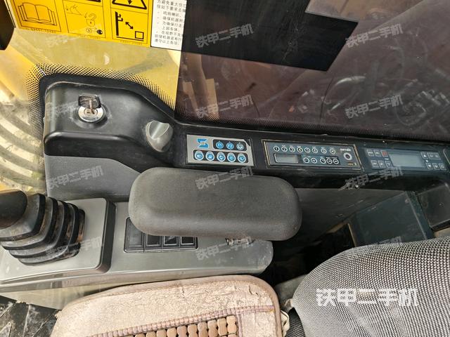 座椅右側控制臺/鑰匙門/油門/含右手柄（駕駛室部分）