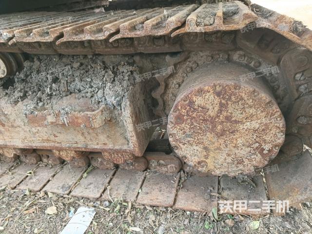 左驅(qū)動輪（行走機構(gòu)）