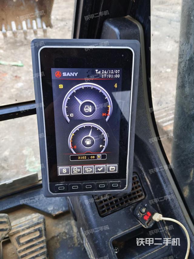 显示屏 (驾驶室部分) 显示屏 (驾驶室部分)