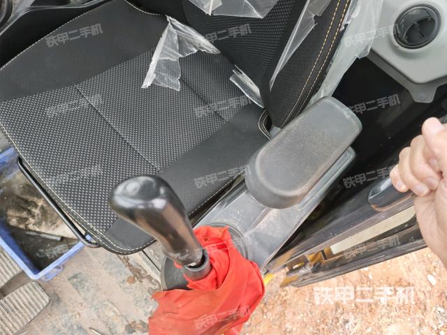 座椅左側(cè)控制臺(tái)/音響/含左手柄（駕駛室部分）