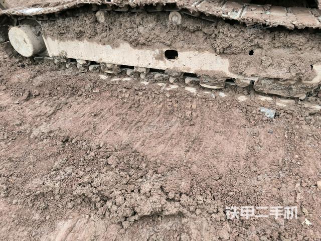 右側(cè)履帶整體(行走機構(gòu)) 右側(cè)履帶整體(行走機構(gòu))