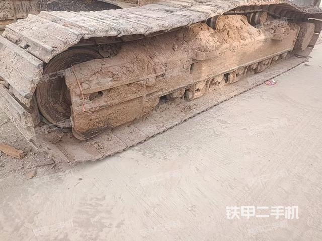 單側(cè)履帶整體(整機外觀) 單側(cè)履帶整體(整機外觀)