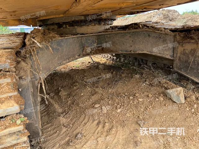 左導(dǎo)向輪（行走機(jī)構(gòu)）