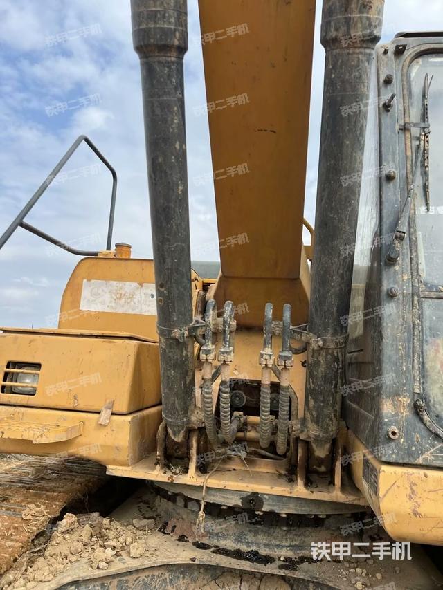 大臂油缸整體?豎拍（工作和回轉(zhuǎn)裝置）