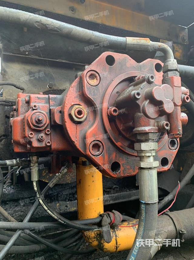 液壓泵艙室正面整體(整機(jī)外觀) 液壓泵艙室正面整體(整機(jī)外觀)