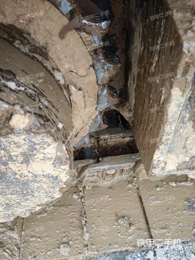 左导向轮(行走机构) 左导向轮(行走机构)