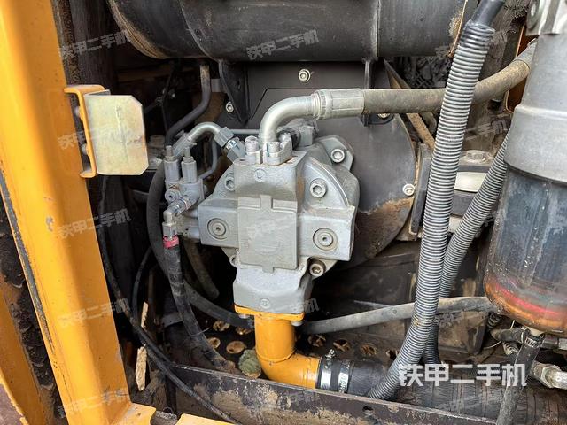 液壓泵艙室正面整體(整機(jī)外觀) 液壓泵艙室正面整體(整機(jī)外觀)