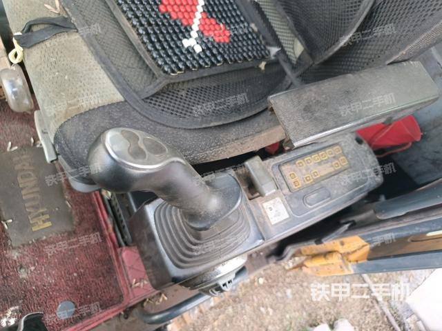 座椅左側(cè)控制臺/音響/含左手柄（駕駛室部分）