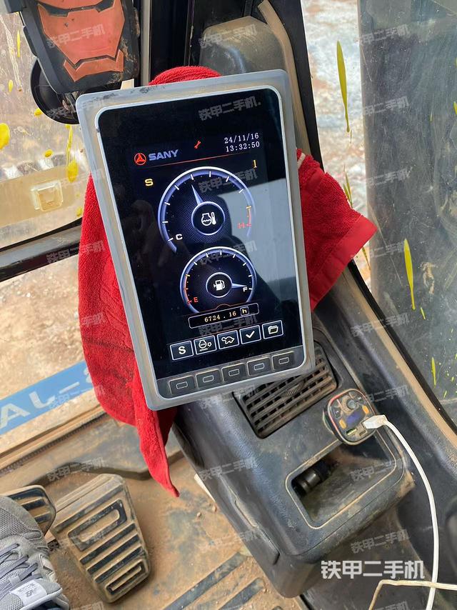 駕駛室整體（整機(jī)外觀）